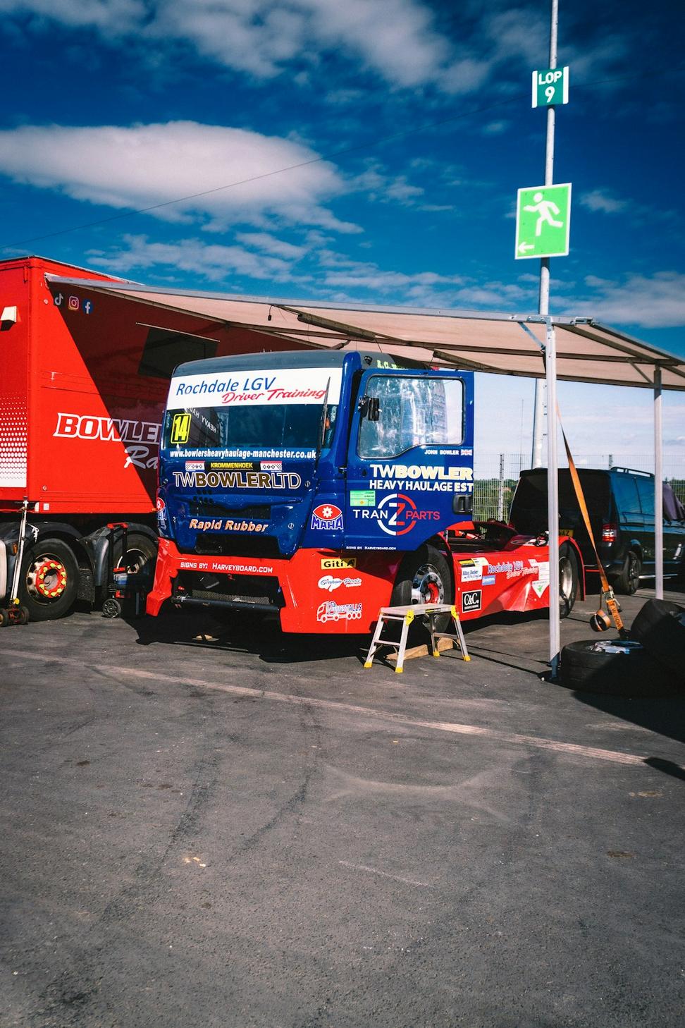 Heavy duty truck repair facility